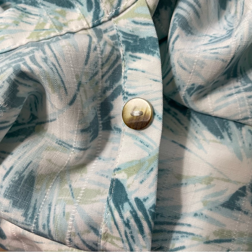 Van Heusen Green Casual Button Down Shirt with Tropical Flair - Picture 8 of 10